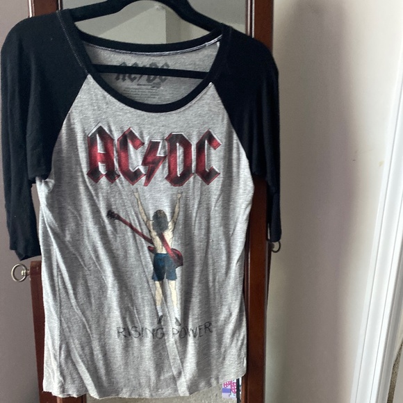 Tops - T-shirt